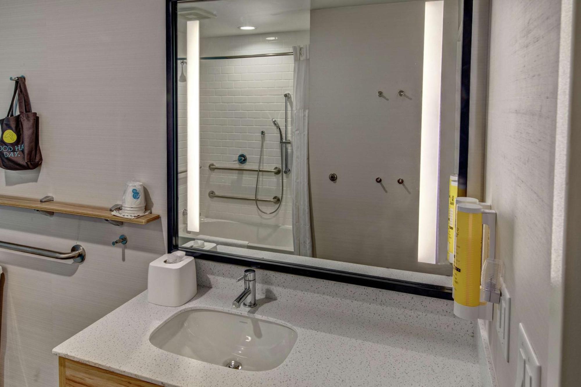 ทรู บาย ฮิลตัน โรอาโนค ฮอลลินส์ เวอร์จิเนีย Hotel โรอาโนก ภายนอก รูปภาพ